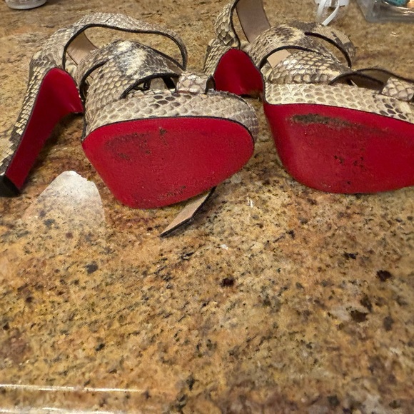 Beautiful authentic shoes Excellent condition. Cream and grey very comfortable - Picture 2 of 7